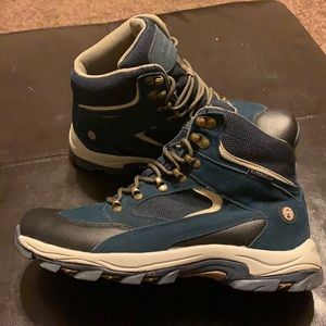 Steel toe boots